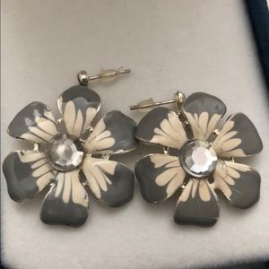 Beautiful Pendientes Metal flowers earrings  Gray